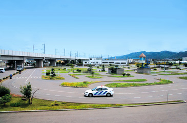 新幹線の見える教習コース